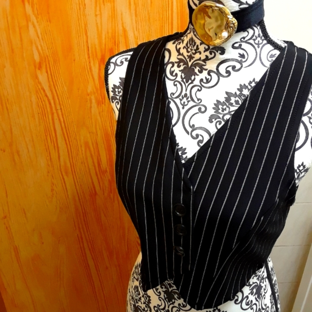 ❤️‍🔥 90s grunge pinstripe vest
